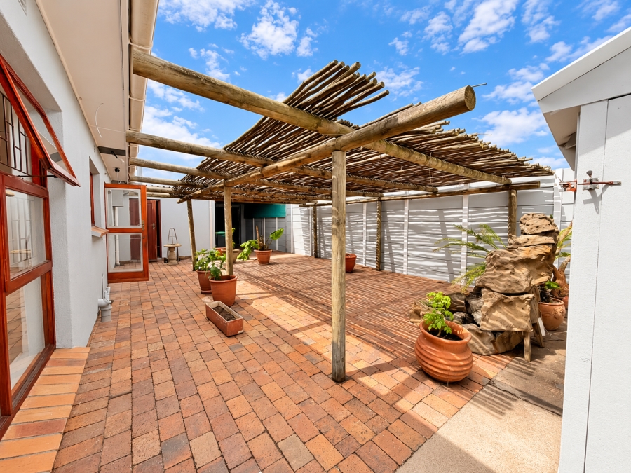 4 Bedroom Property for Sale in Bothasig Western Cape
